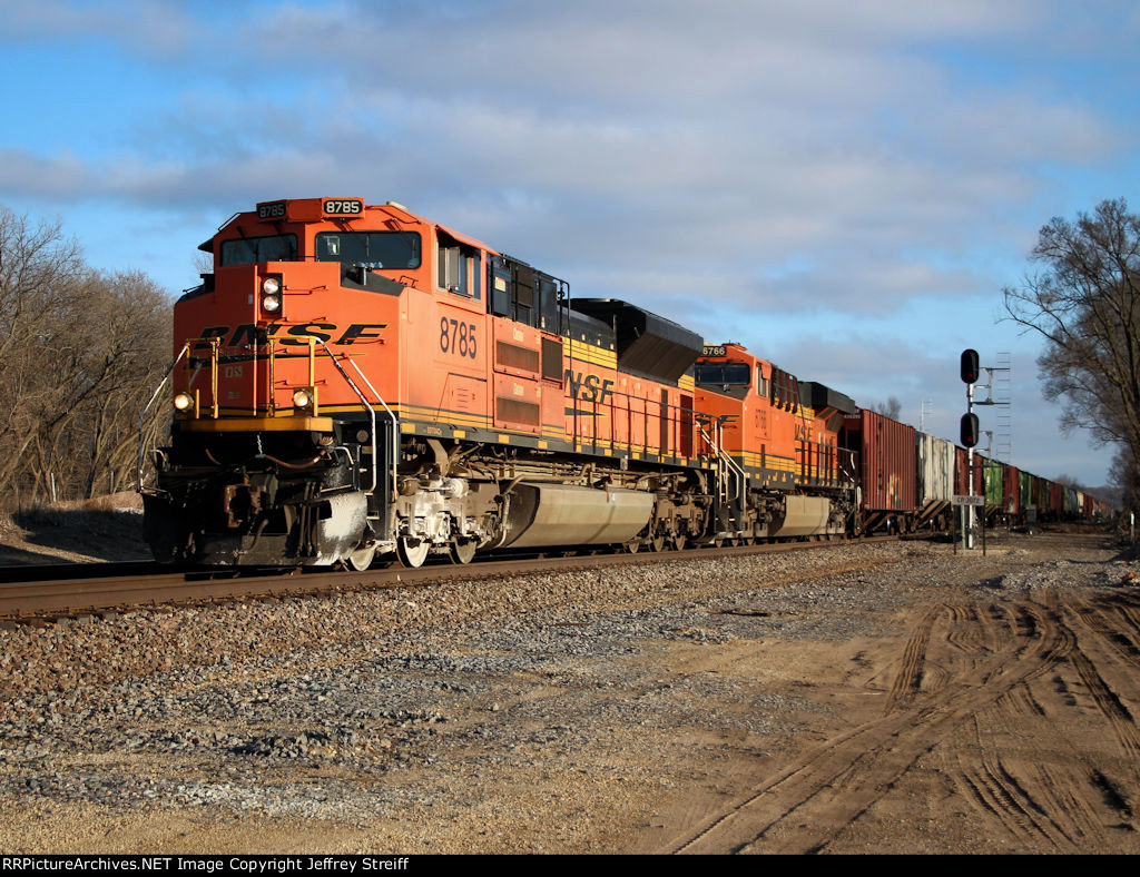 BNSF 8785